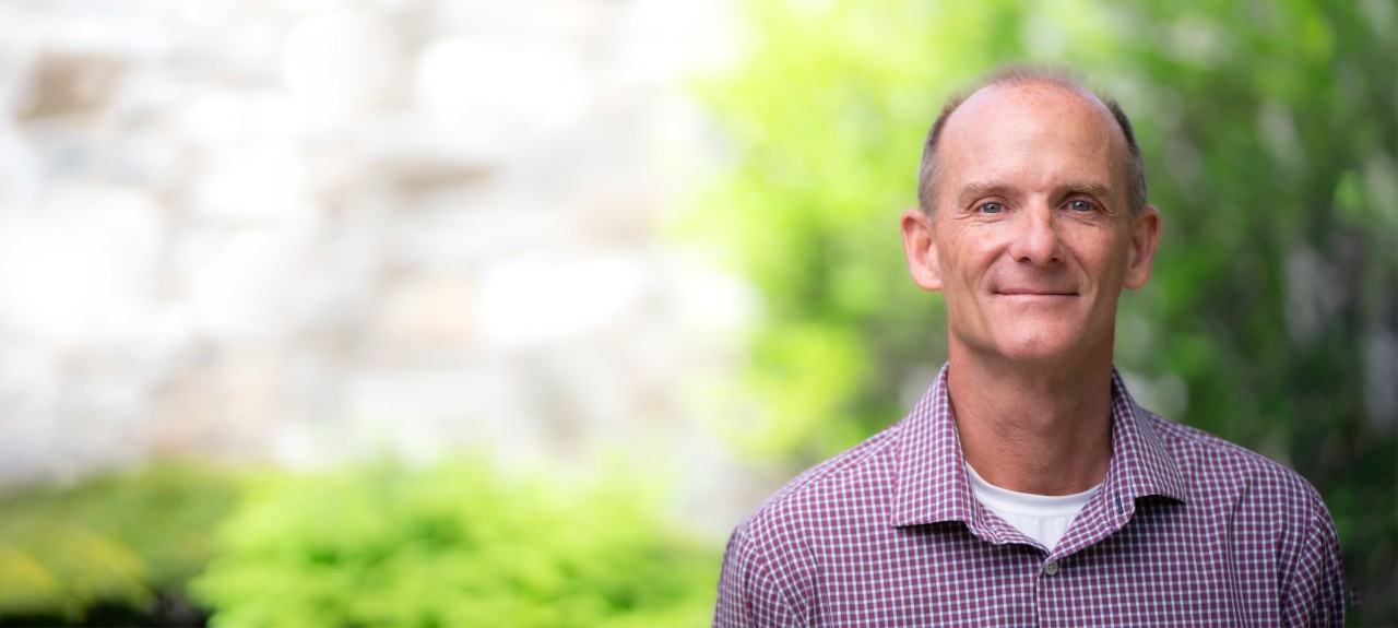 Headshot of senior leadership team member Steve Henn, CEO / Director with an extended background